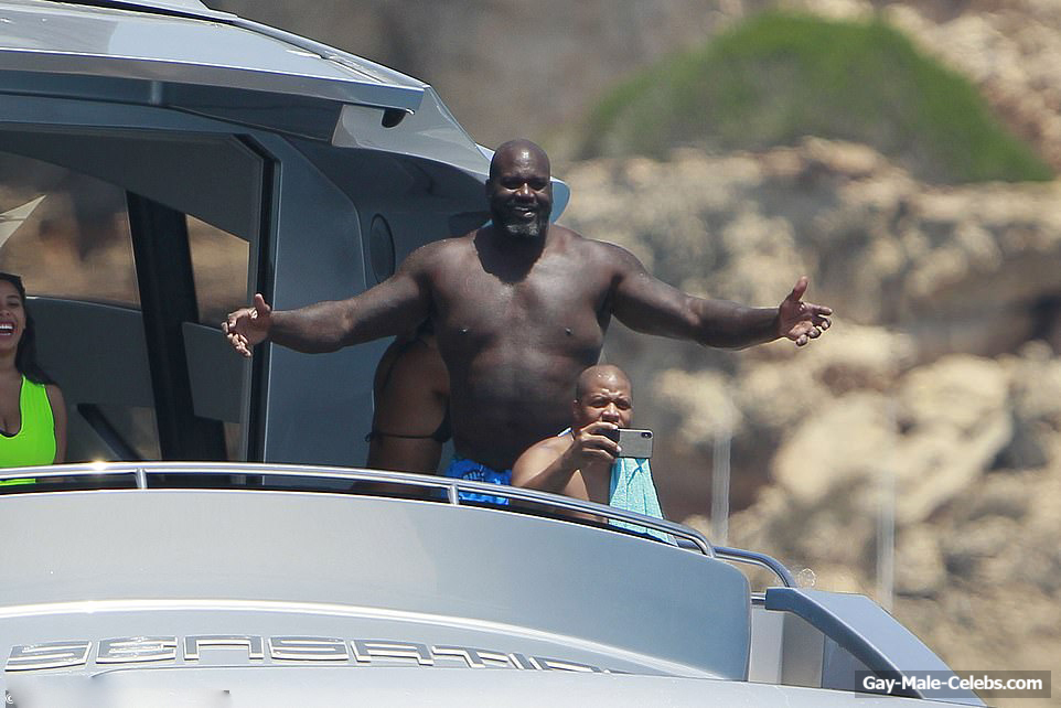 Shaquille ONeal Shows Off Nude Dick During Pee On A Yacht