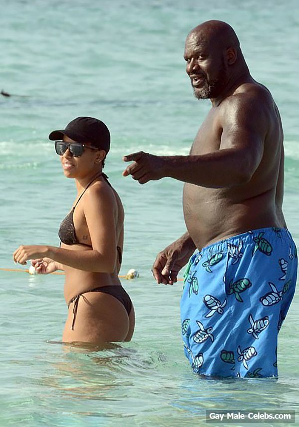 Shaquille ONeal Shows Off Nude Dick During Pee On A Yacht