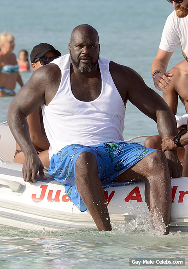 Shaquille ONeal Shows Off Nude Dick During Pee On A Yacht