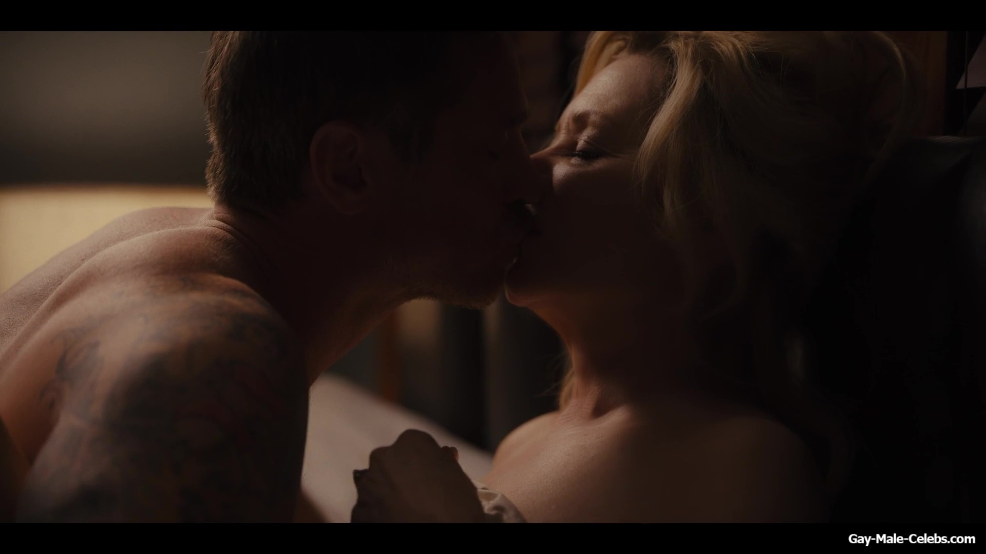 Devon Sawa Nude And Underwear Scenes in Hacks