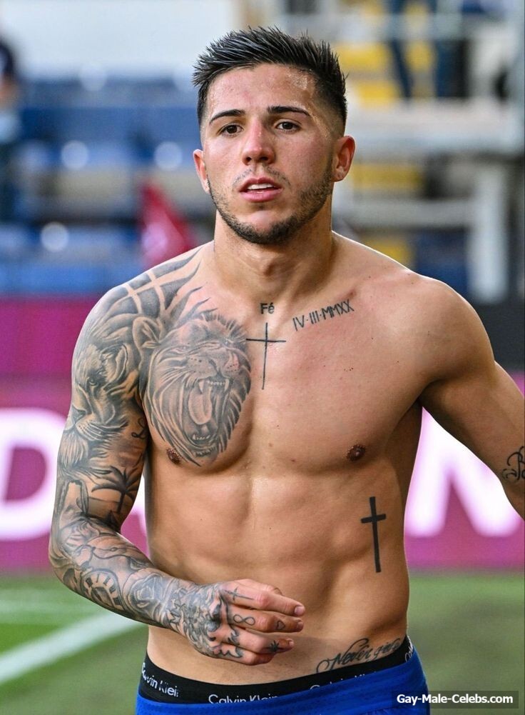 Enzo Fernandez shirtless