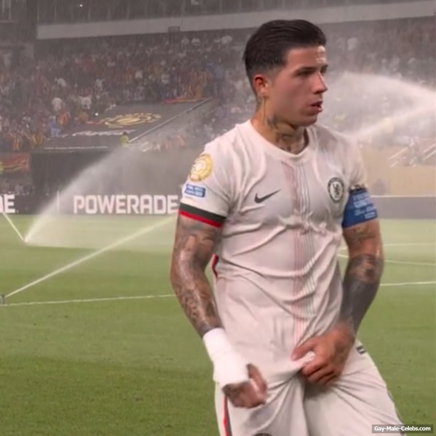 Enzo Fernandez Cock Bulge And Shaved Pubis Pics