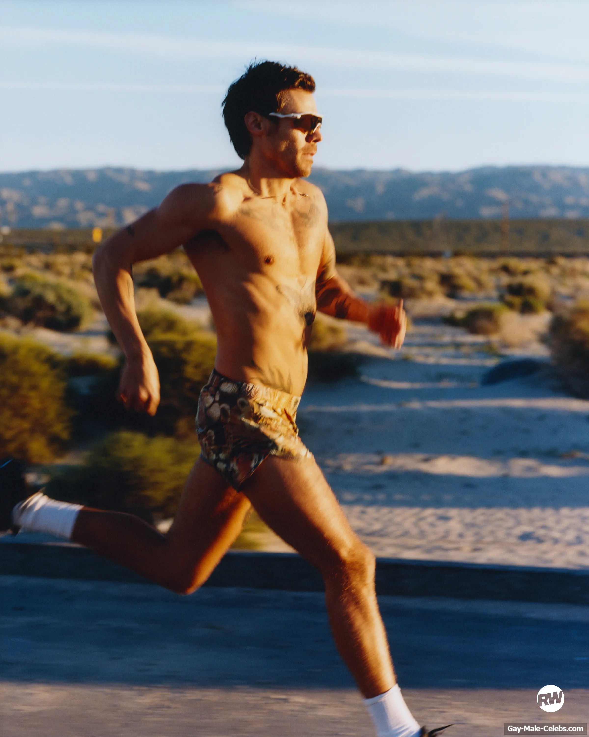 Harry Styles Shirtless And Foot Close Up Photos