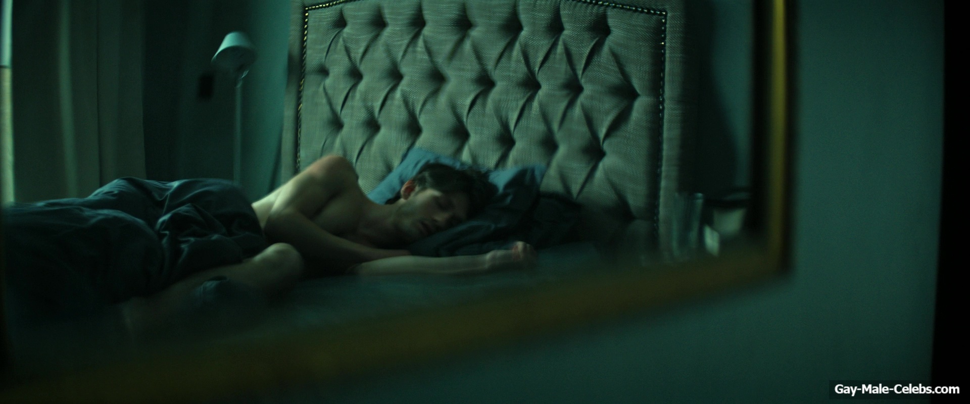 Isac Calmroth Nude Shower Scenes in Doktor Glas