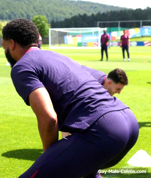 Joe Gomez ass
