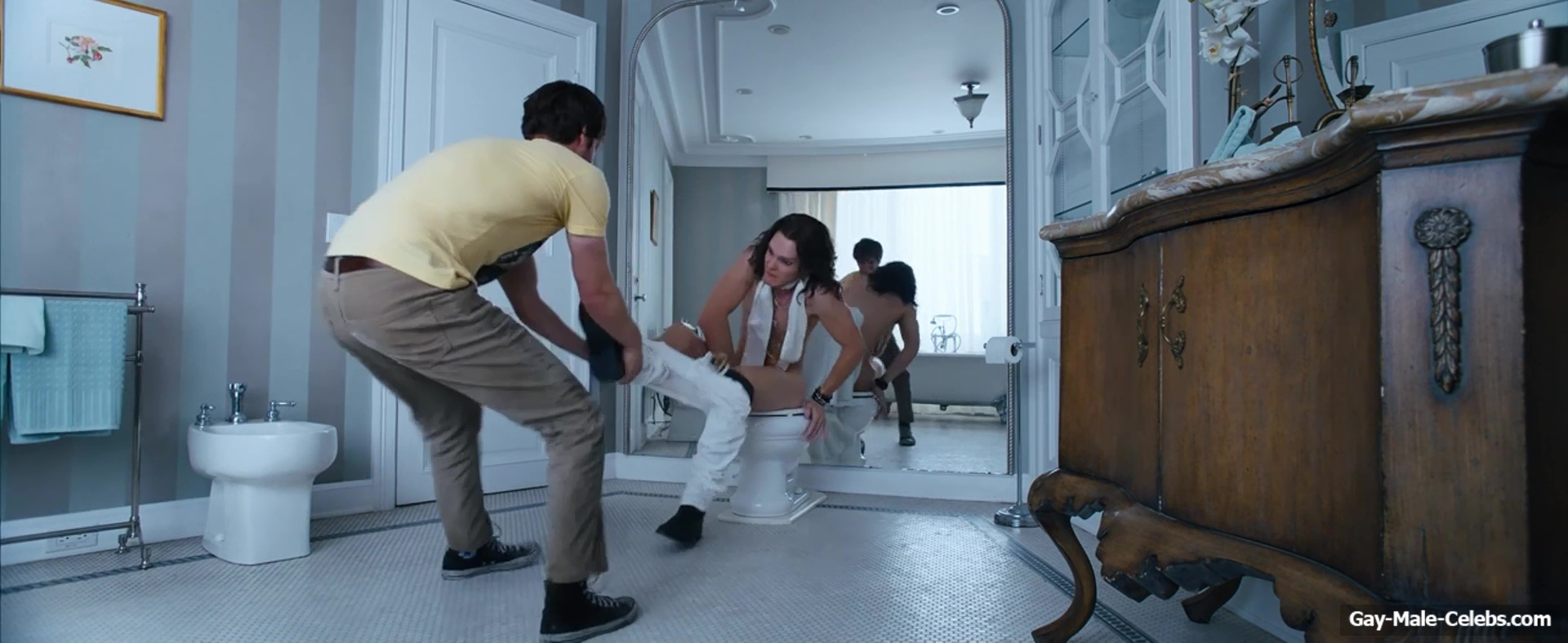 Luke Baines Nude Ass And Hairy Pubis Under The Silver Lake