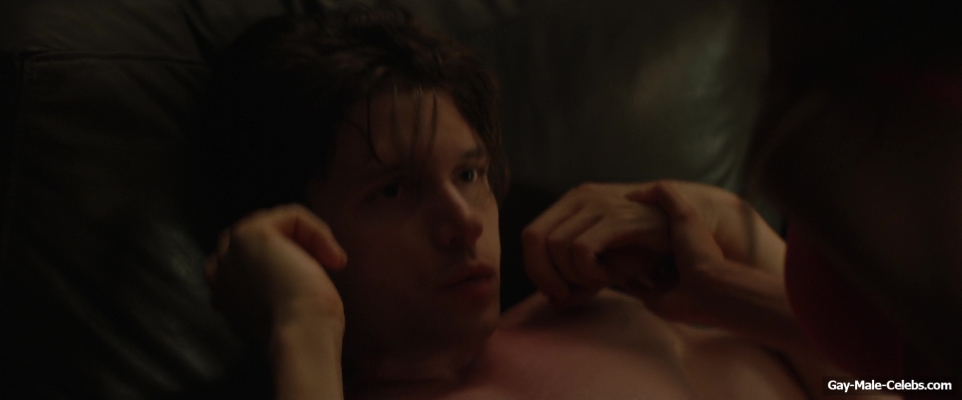 Nick Robinson Nude Shower in Voicemails For Isabelle