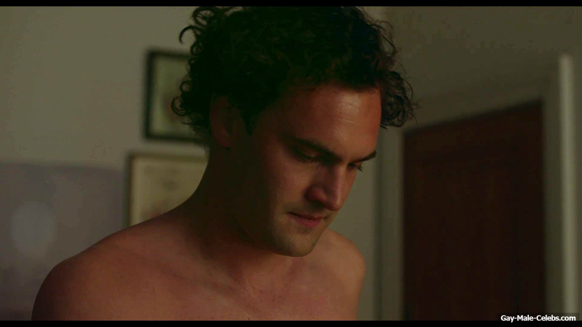 Tom Bateman nude in Behind Her Eyes