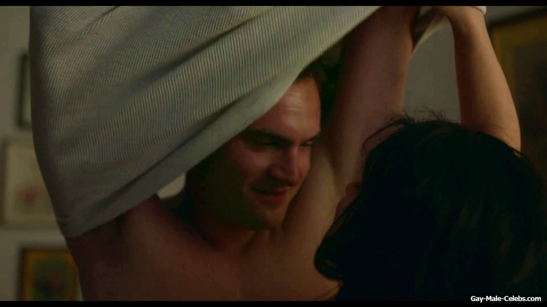 Tom Bateman nude in Behind Her Eyes