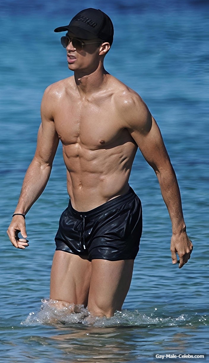 Cristiano Ronaldo Shirtless And Dick Bulge Pics