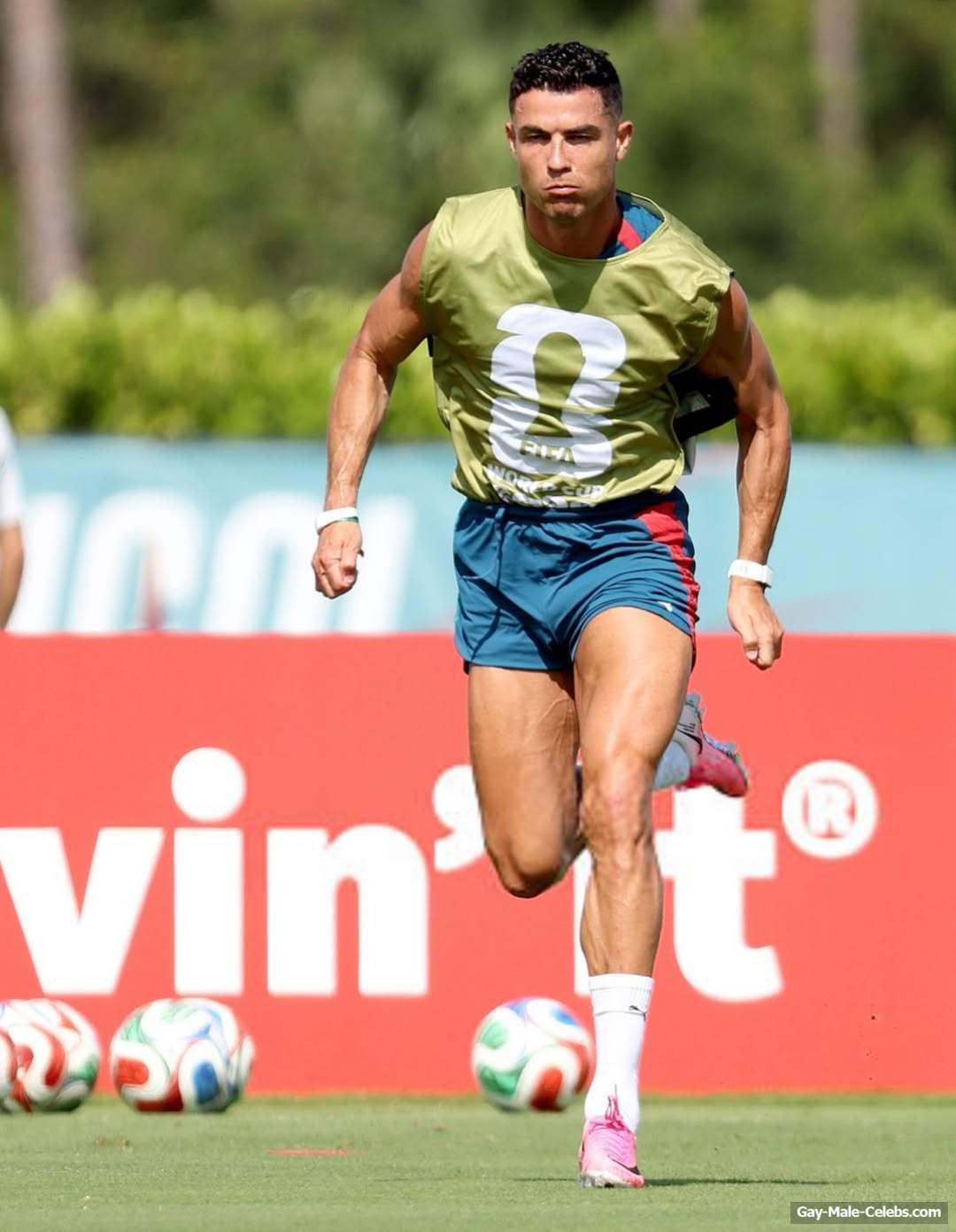 Cristiano Ronaldo Shirtless And Dick Bulge Pics