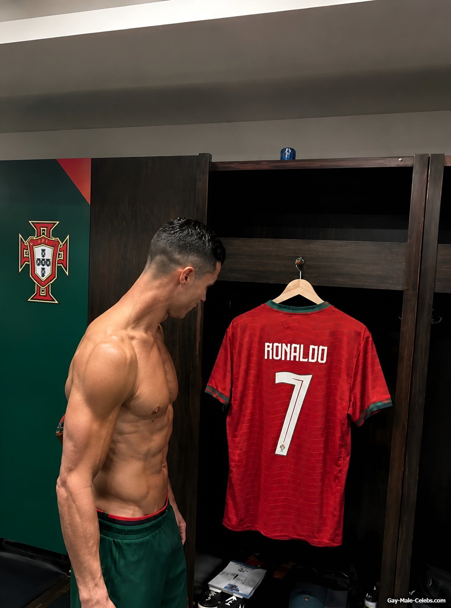 Cristiano Ronaldo Shirtless And Dick Bulge Pics