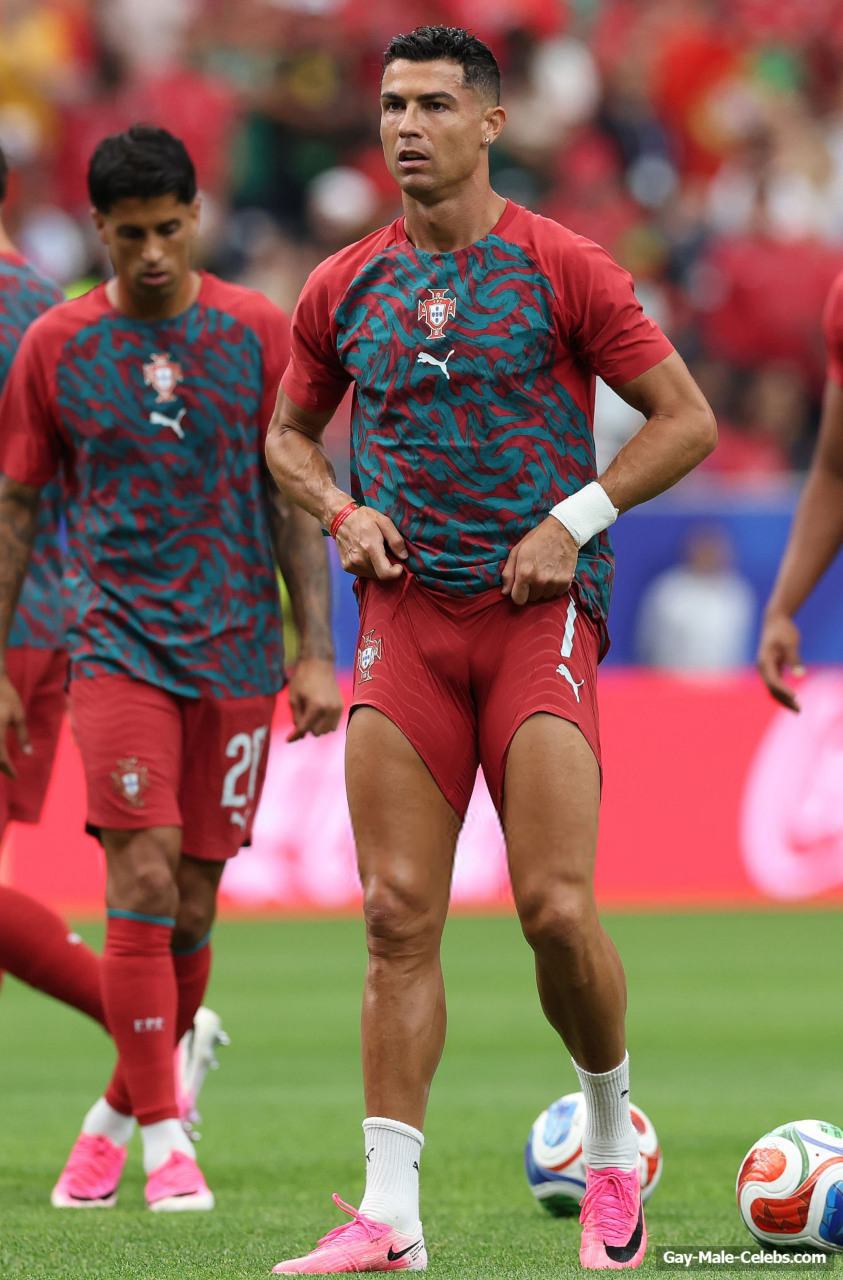 Cristiano Ronaldo dick bulge