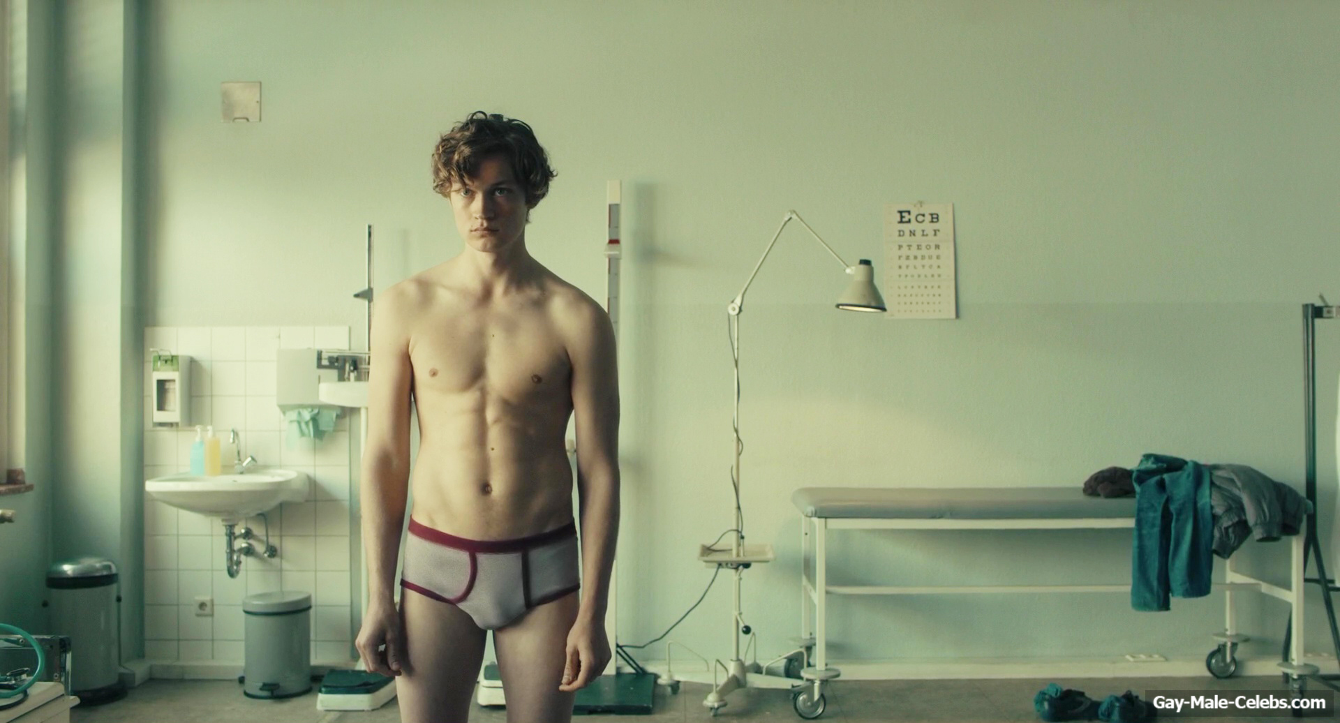 Damian Hardung Dick Bulge and Underwear Scenes in Auerhaus 