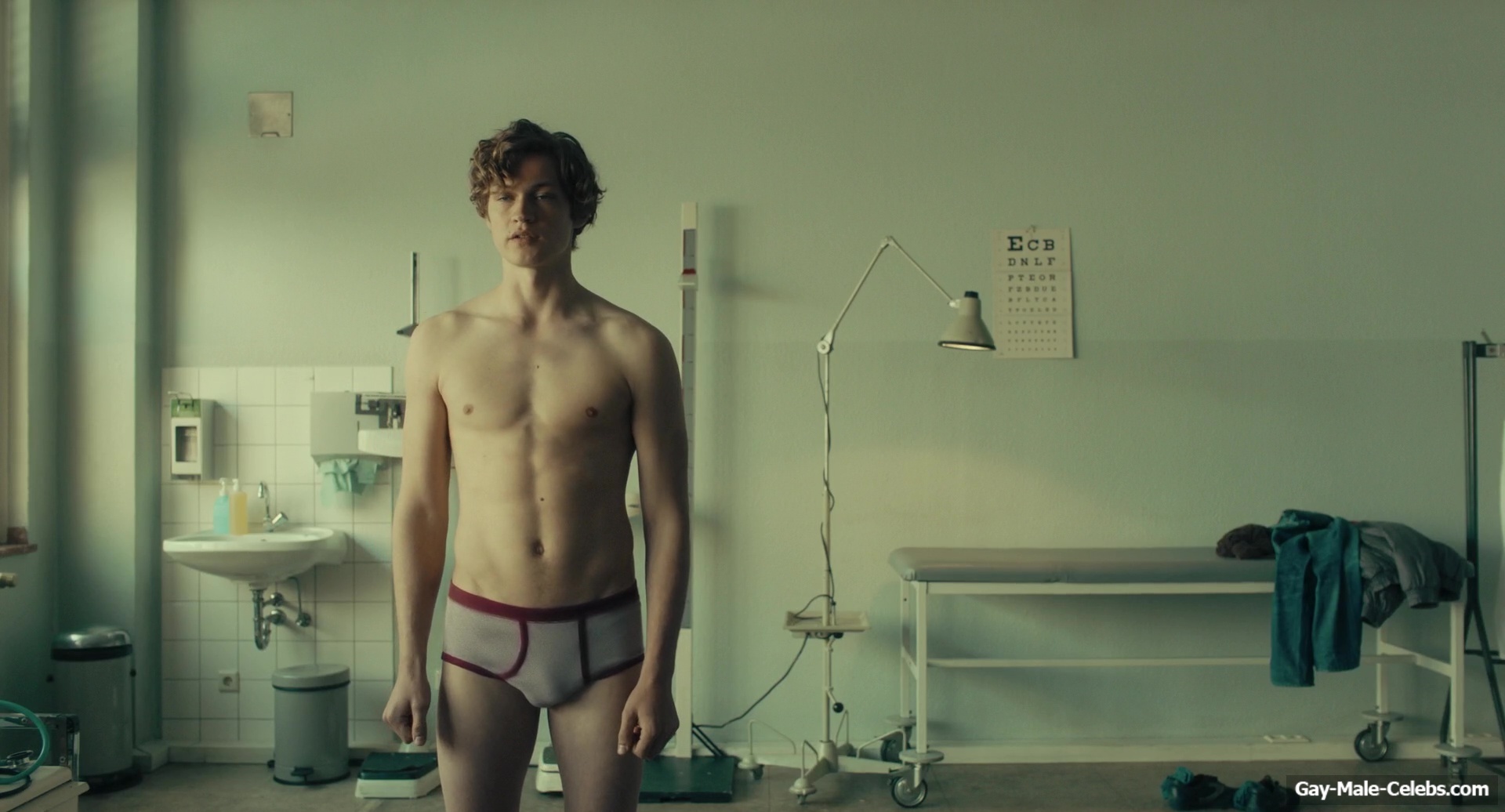 Damian Hardung Dick Bulge and Underwear Scenes in Auerhaus 