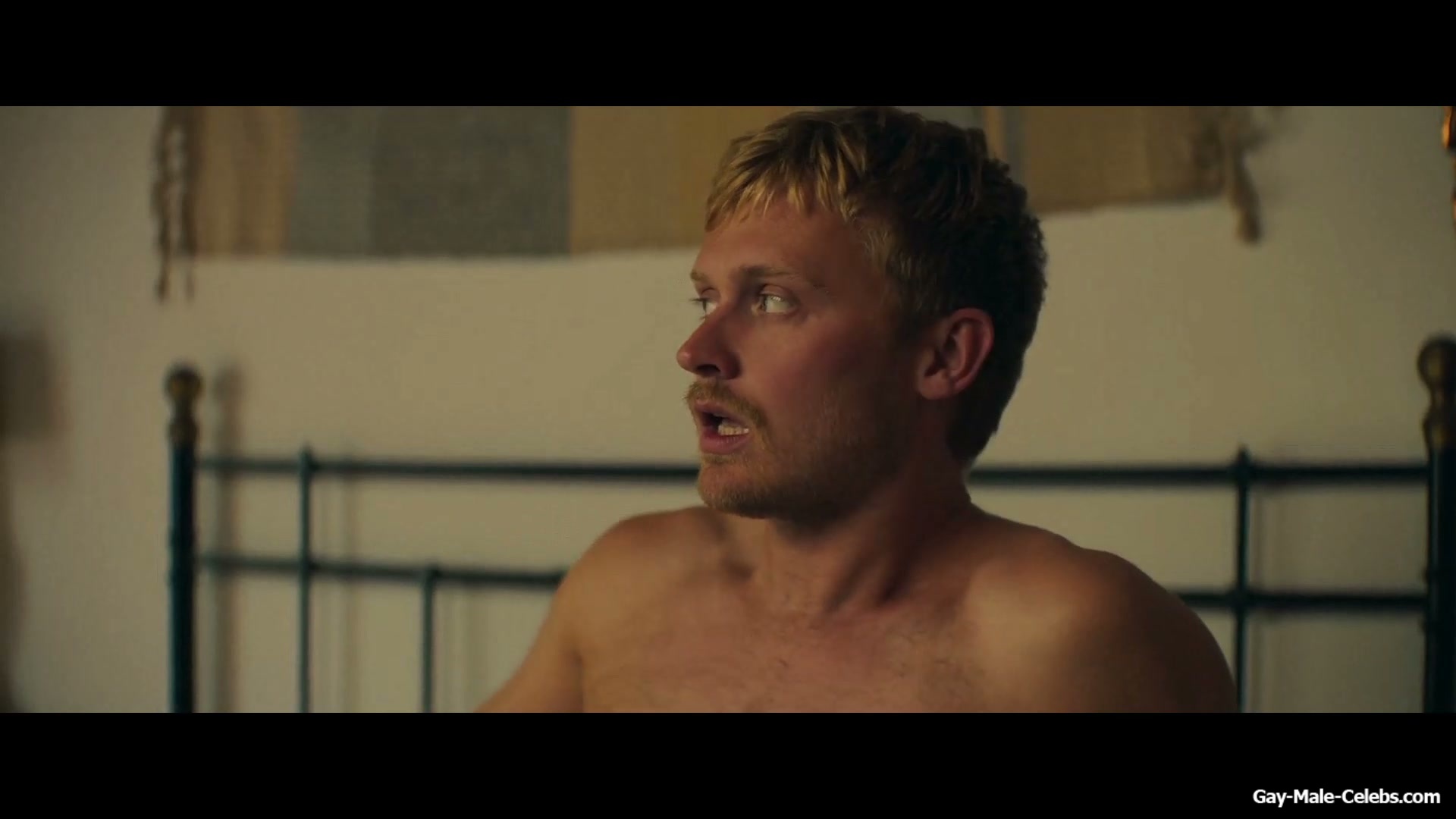 Freddie Dennis and Jaime Zatarain Frontal Nude And Gay Sex in A una isla de ti