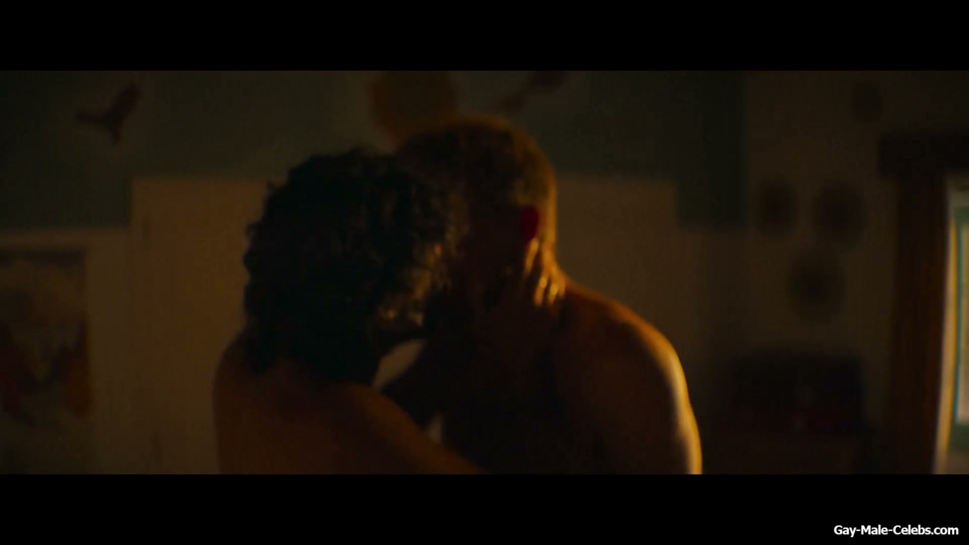 Freddie Dennis and Jaime Zatarain Frontal Nude And Gay Sex in A una isla de ti