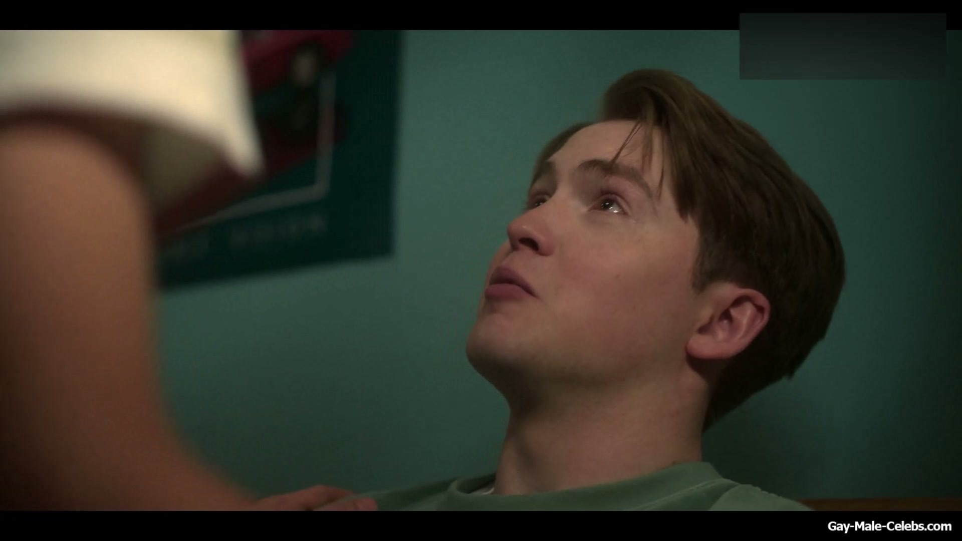 Joe Locke and Kit Connor Shirtless and Hot Gay Scene in Heartstopper