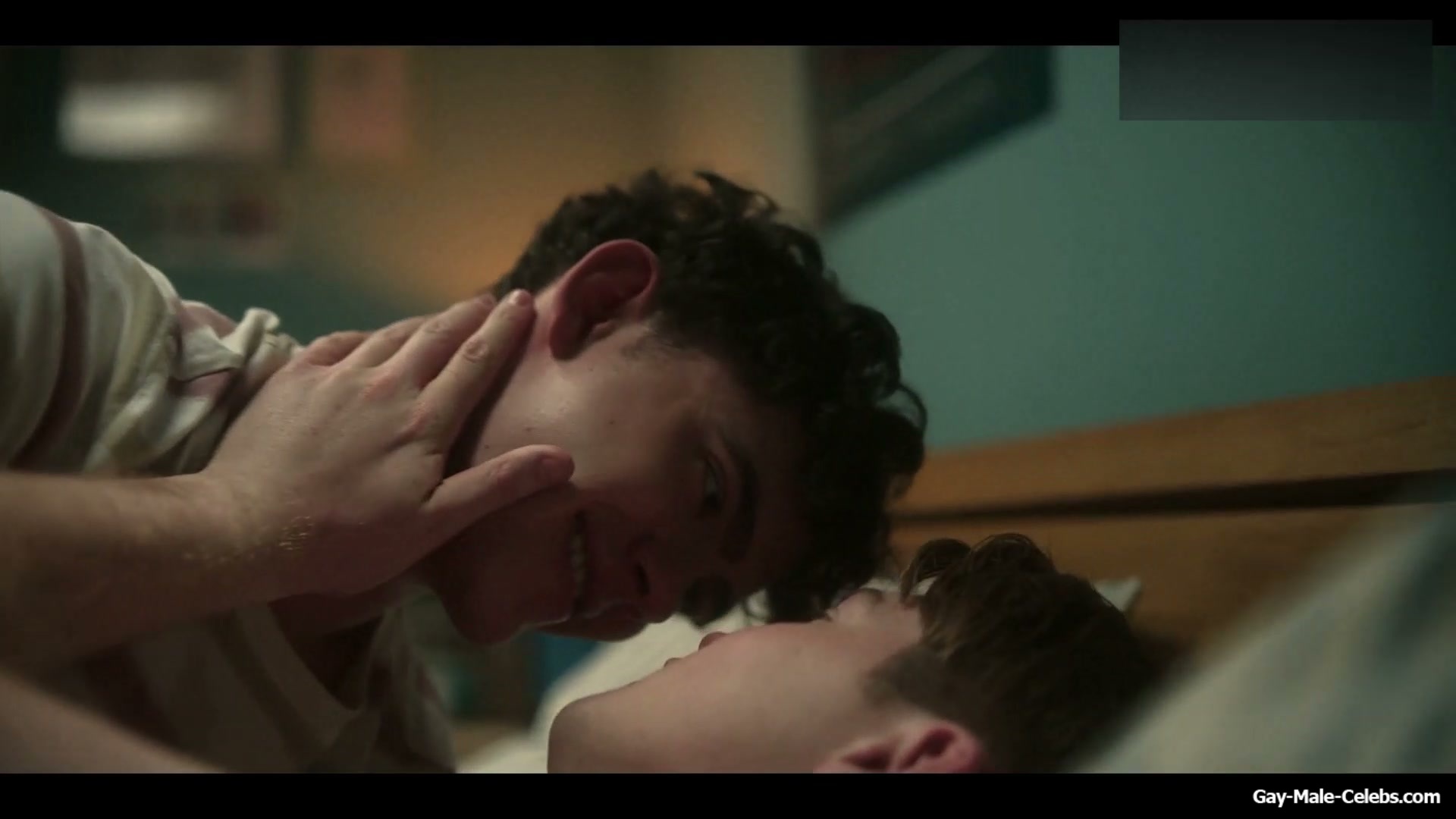 Joe Locke and Kit Connor Shirtless and Hot Gay Scene in Heartstopper
