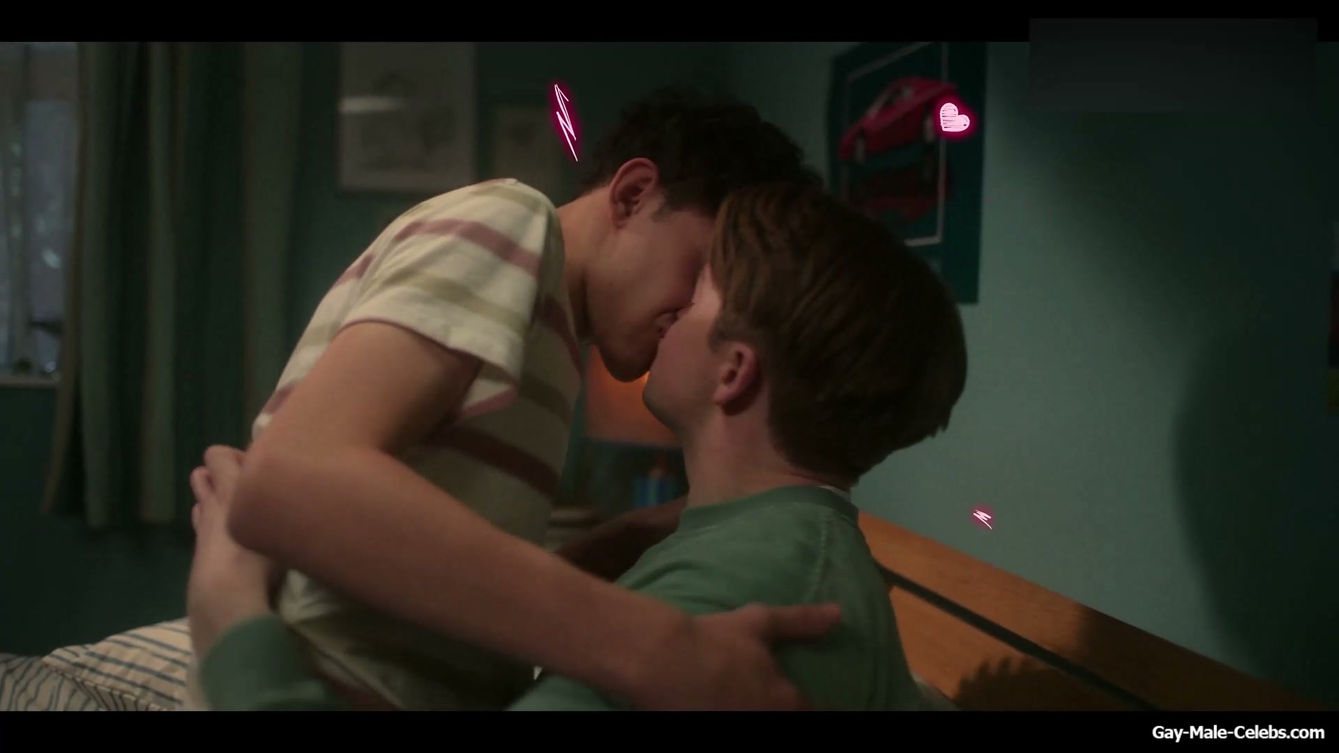 Joe Locke and Kit Connor Shirtless and Hot Gay Scene in Heartstopper