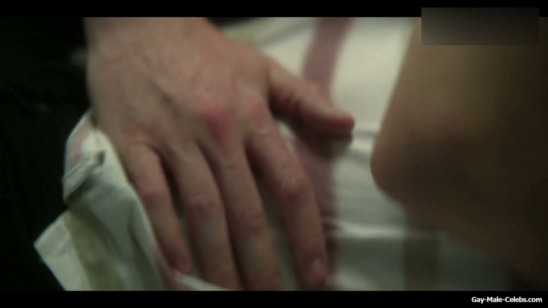 Joe Locke and Kit Connor Shirtless and Hot Gay Scene in Heartstopper