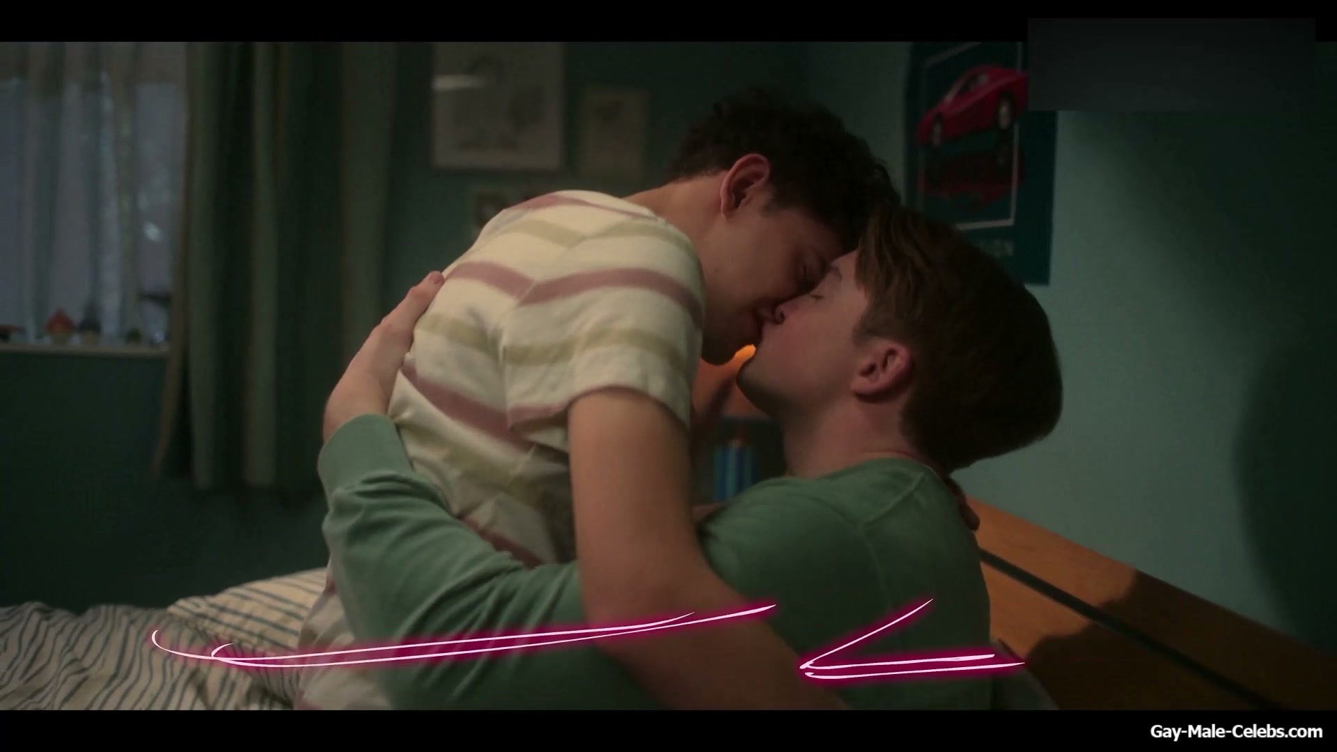 Joe Locke and Kit Connor Shirtless and Hot Gay Scene in Heartstopper