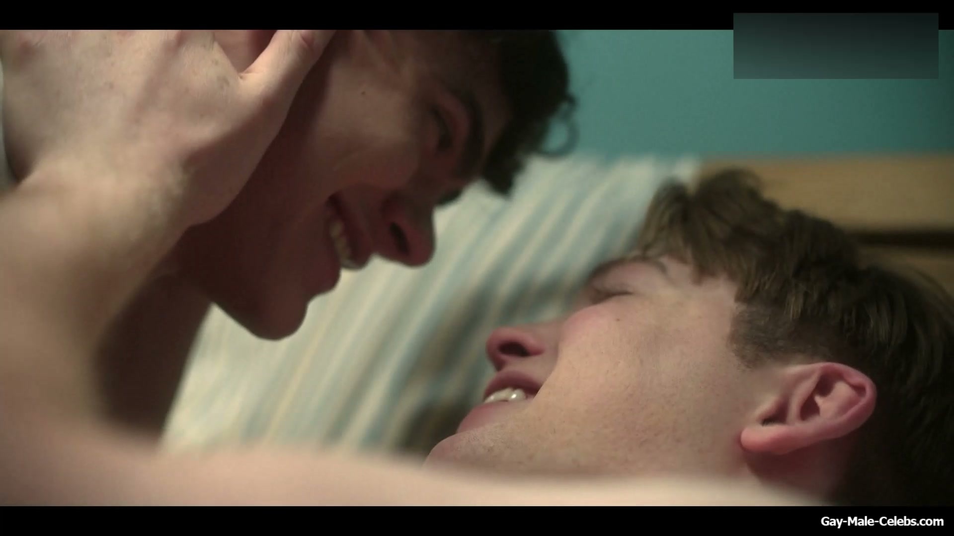 Joe Locke and Kit Connor Shirtless and Hot Gay Scene in Heartstopper