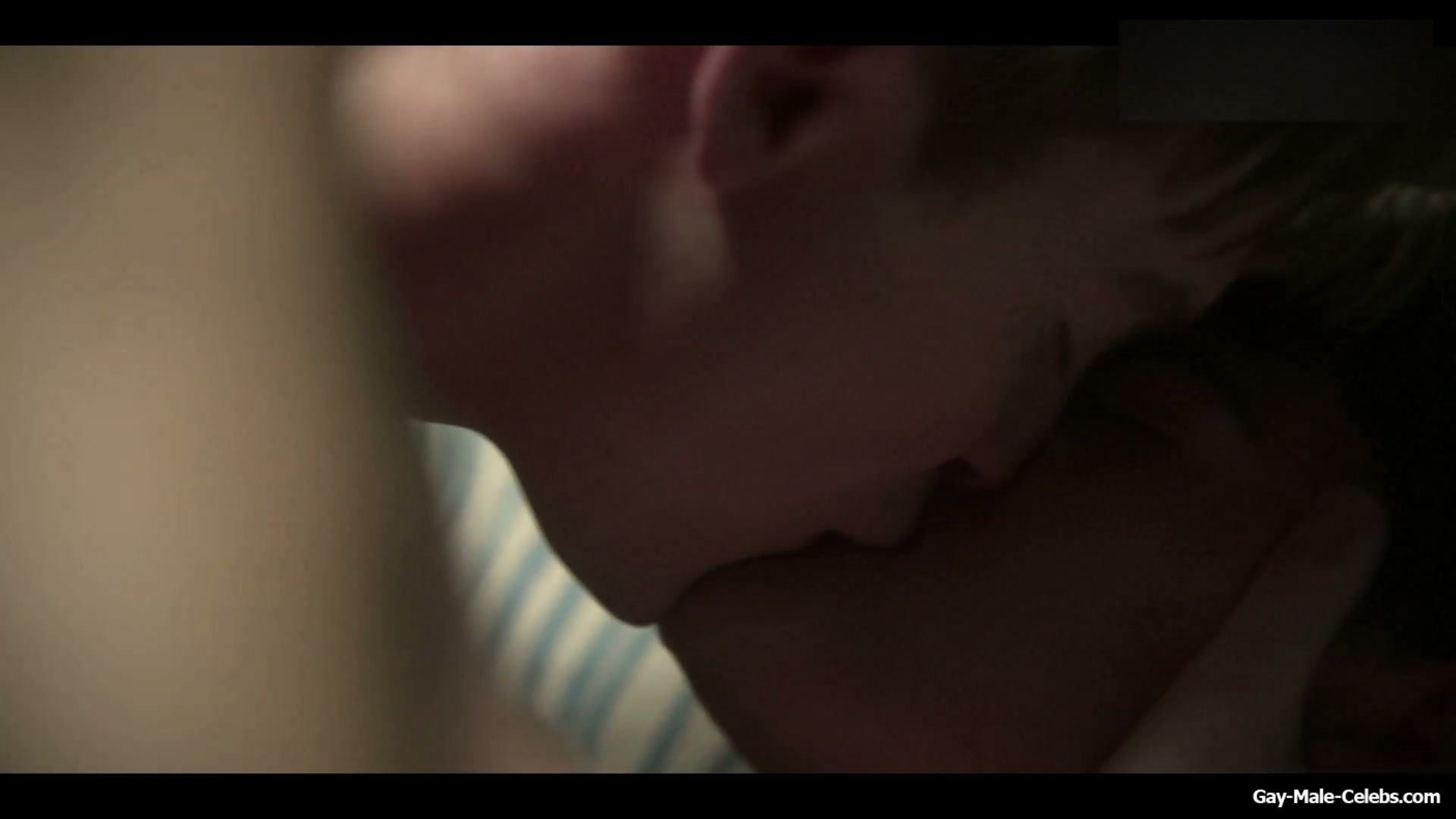 Joe Locke and Kit Connor Shirtless and Hot Gay Scene in Heartstopper