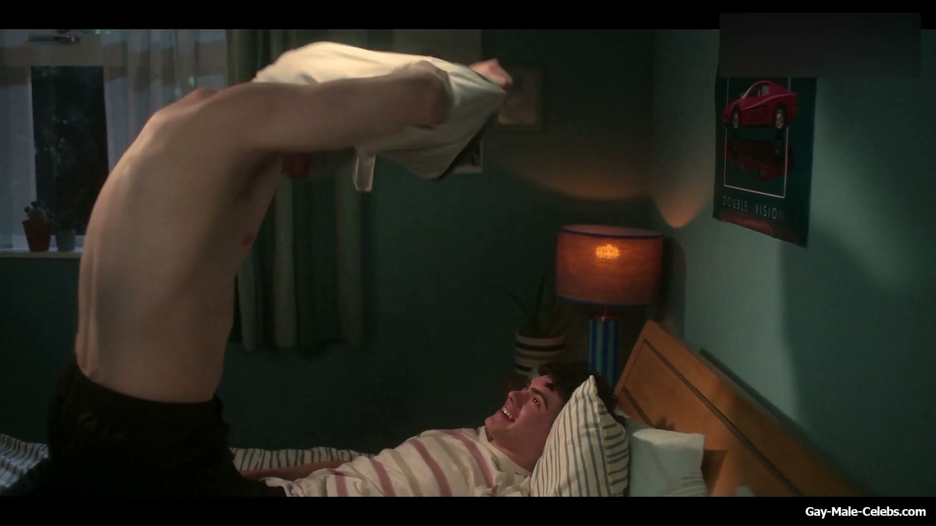 Joe Locke and Kit Connor Shirtless and Hot Gay Scene in Heartstopper