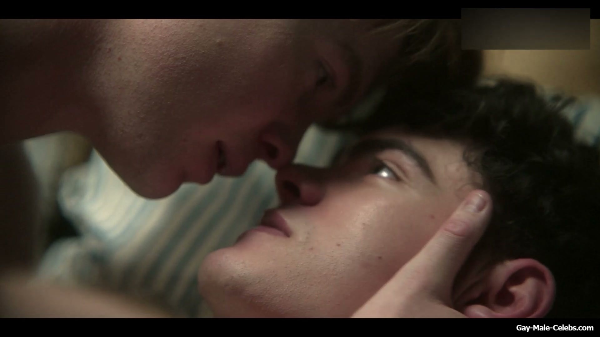 Joe Locke and Kit Connor Shirtless and Hot Gay Scene in Heartstopper