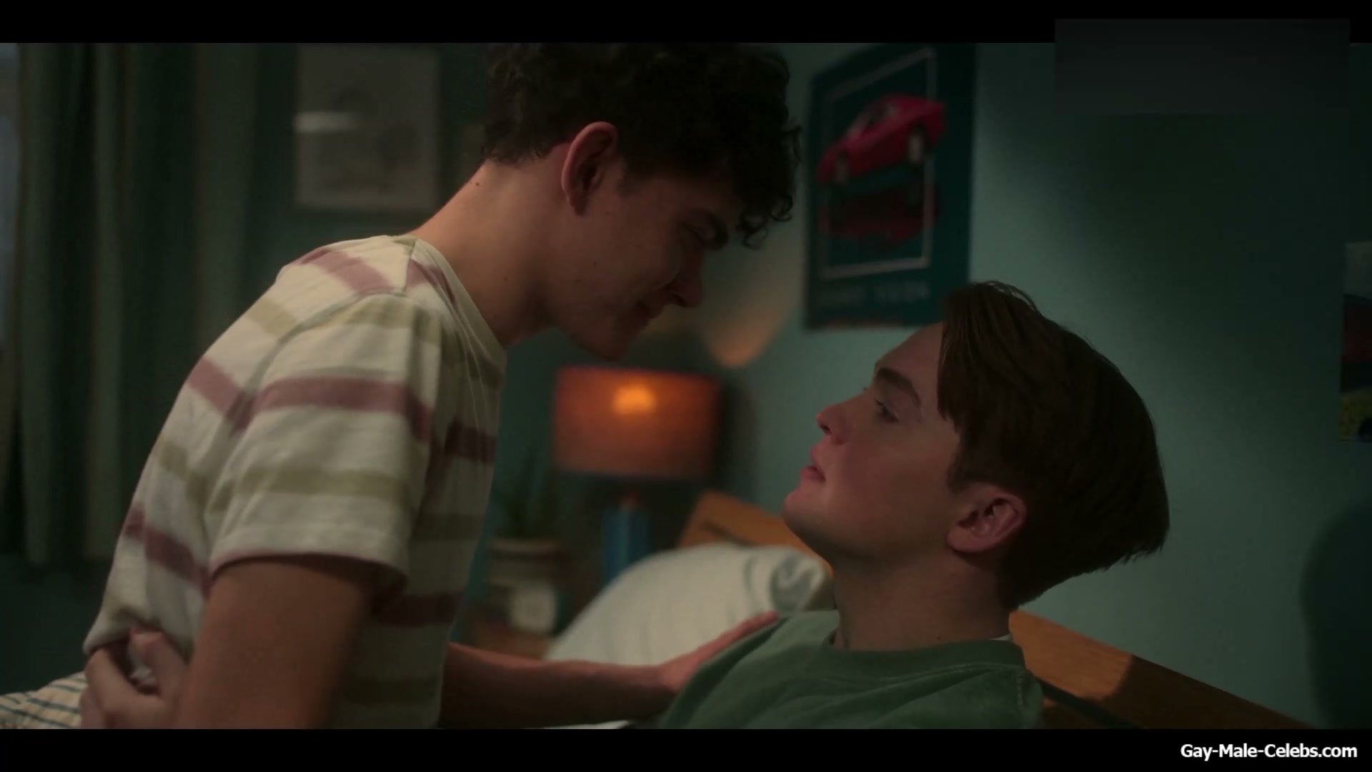 Joe Locke and Kit Connor Shirtless and Hot Gay Scene in Heartstopper