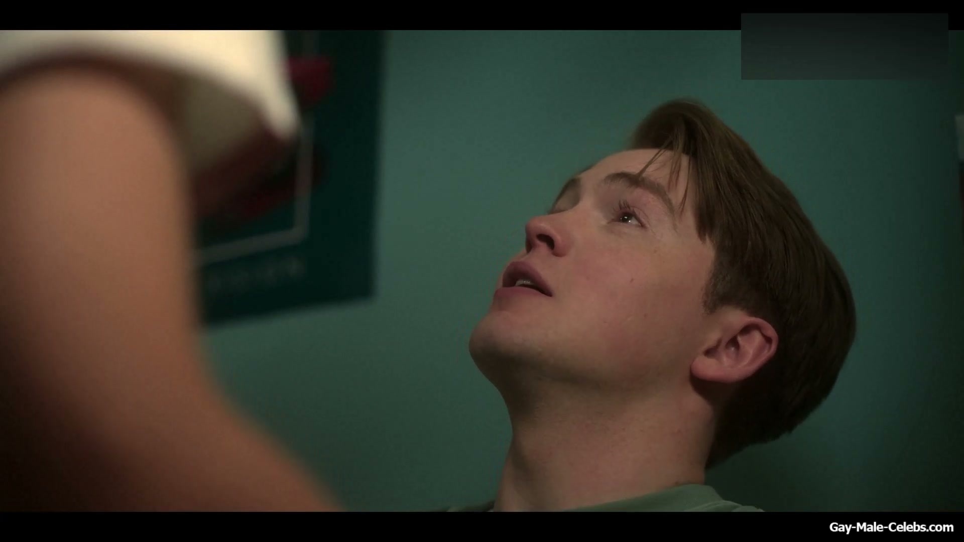 Joe Locke and Kit Connor Shirtless and Hot Gay Scene in Heartstopper