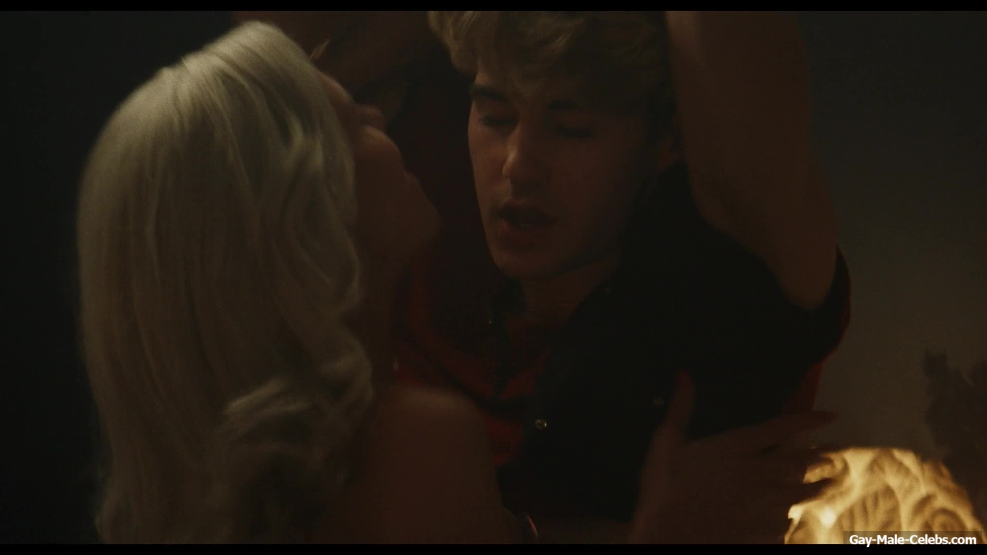 Daniel Dale Nude And Hot Shower Scenes in The Shards