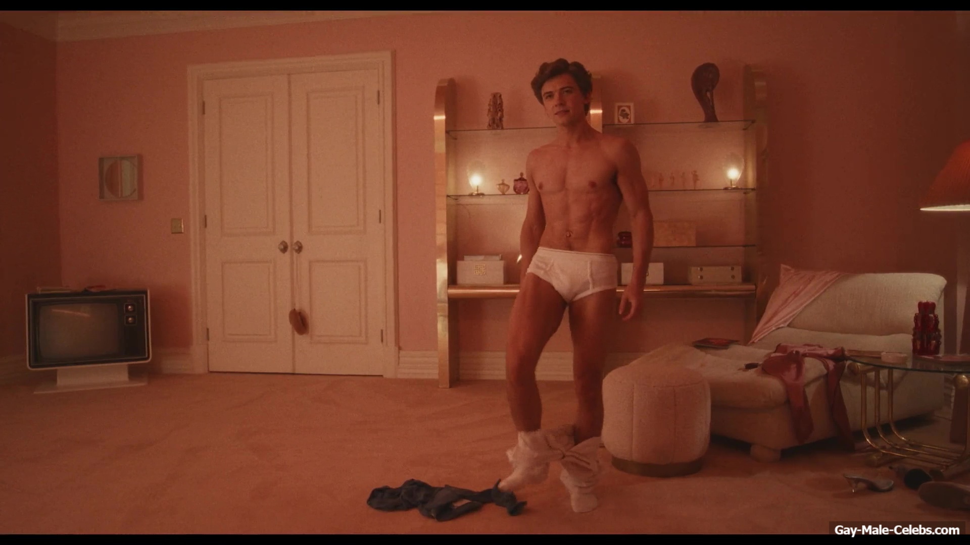 Igby Rigney Cock Bulge And Shirtless Scenes in The Shards