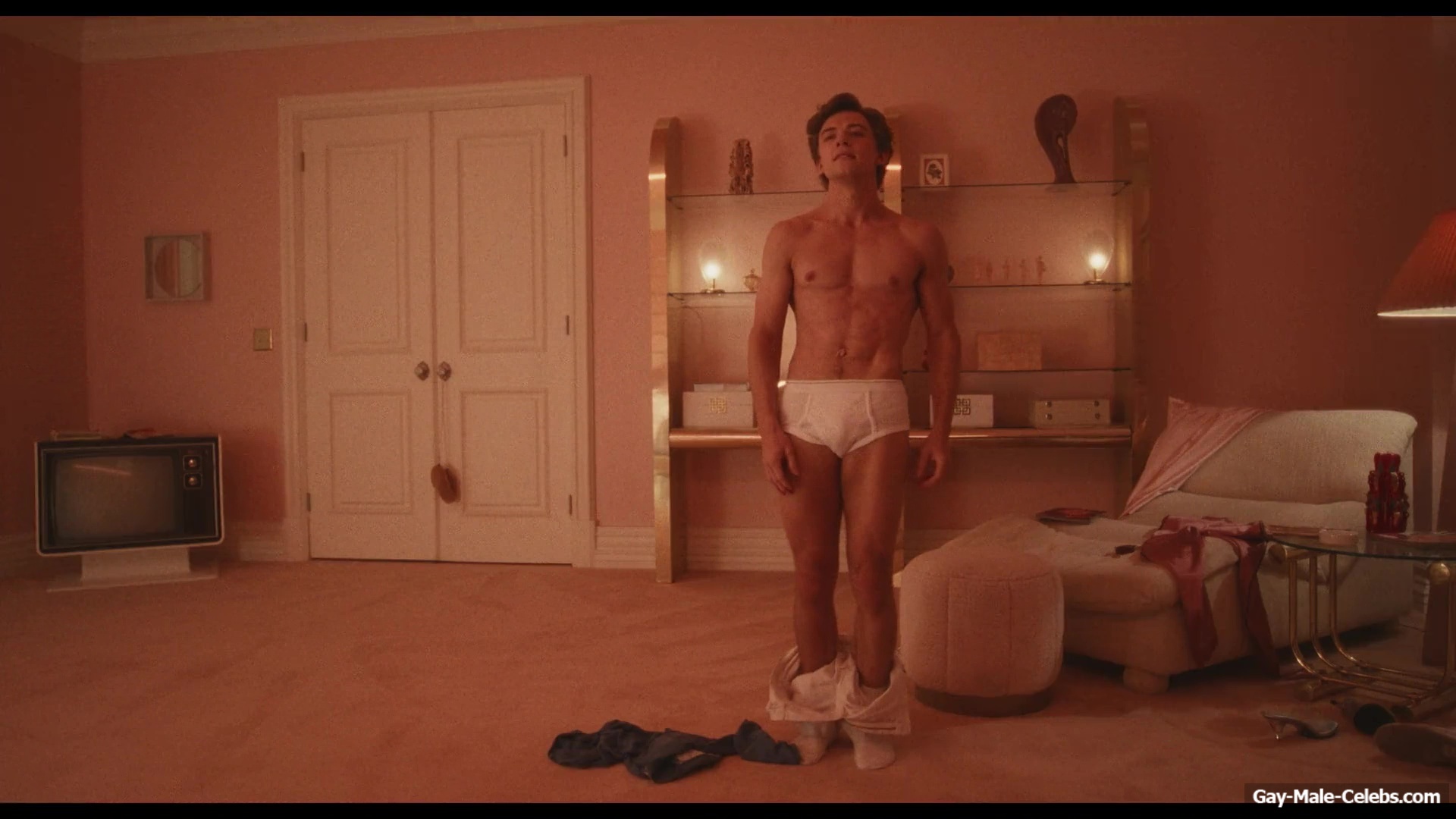 Igby Rigney Cock Bulge And Shirtless Scenes in The Shards