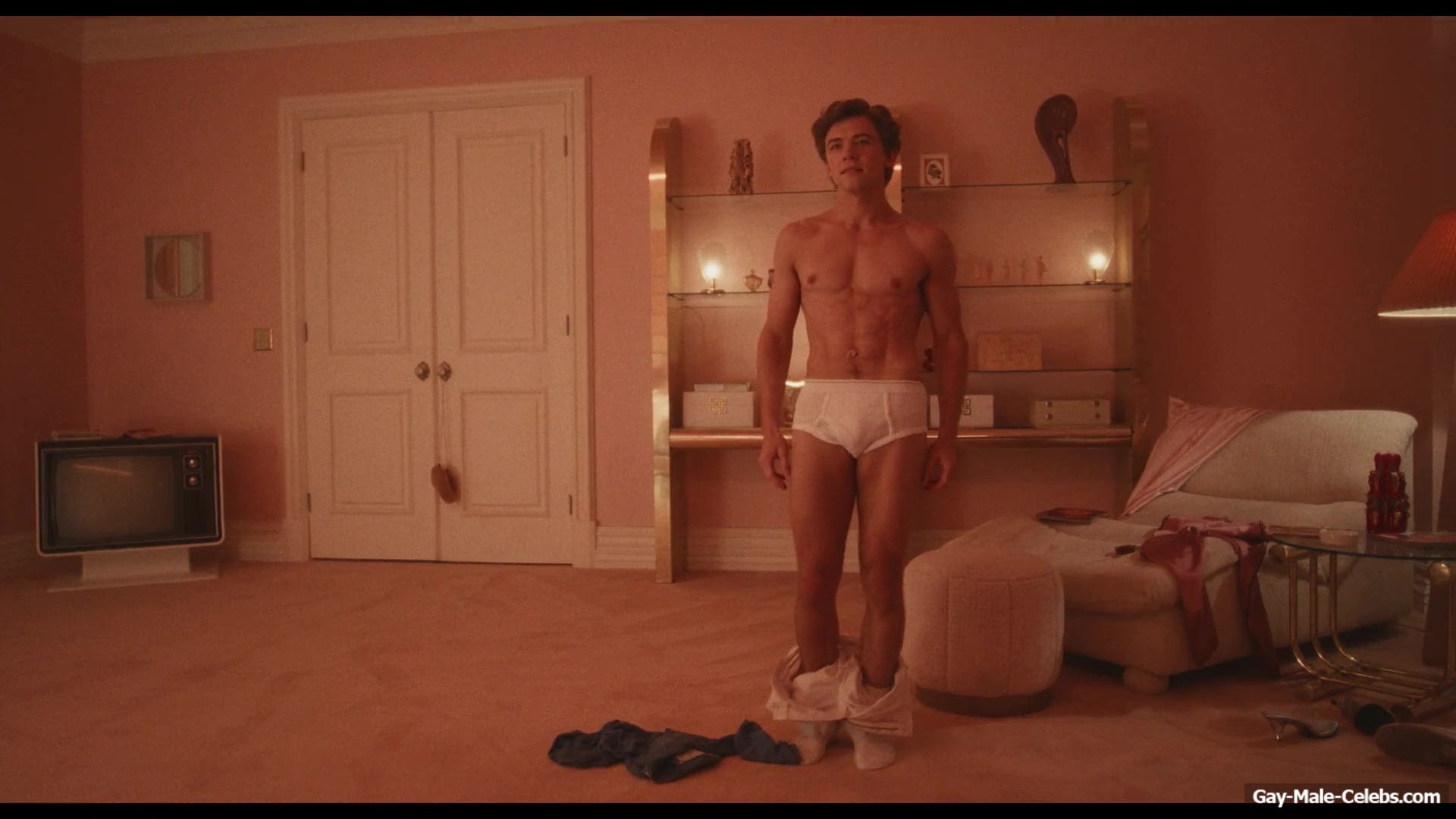 Igby Rigney Cock Bulge And Shirtless Scenes in The Shards