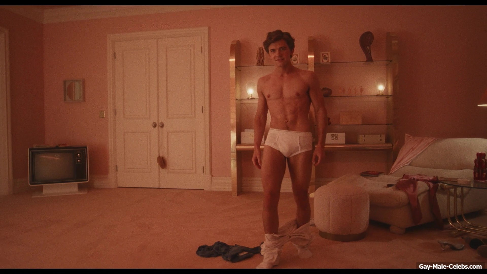 Igby Rigney Cock Bulge And Shirtless Scenes in The Shards