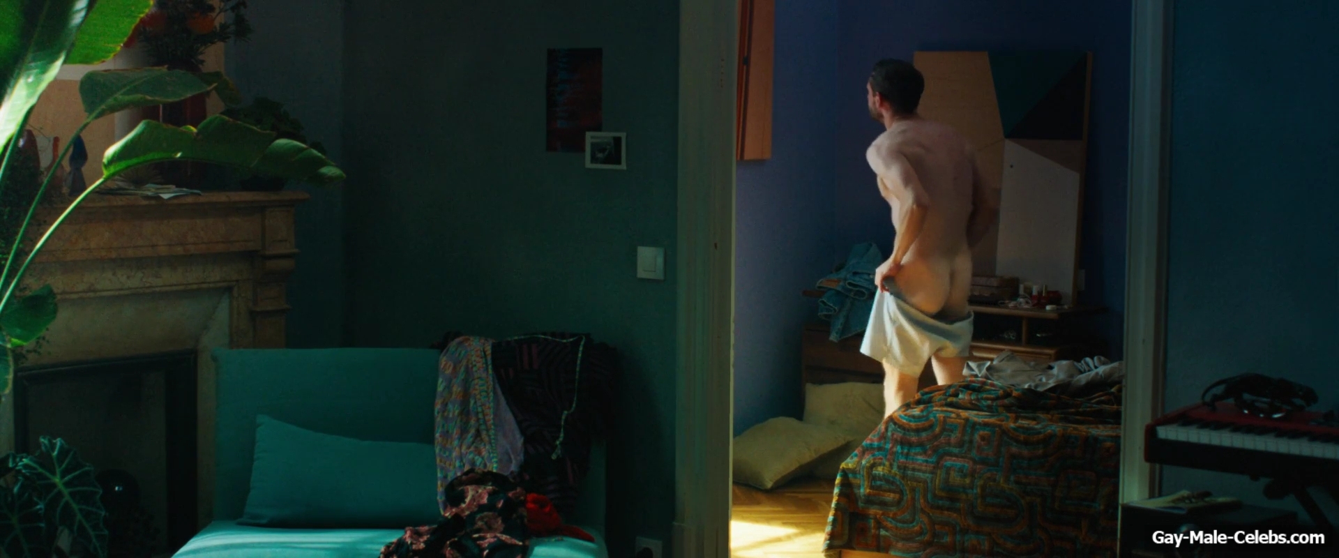 Jamie Bell Nude Butt and Underwear Scenes in Rosebush Pruning