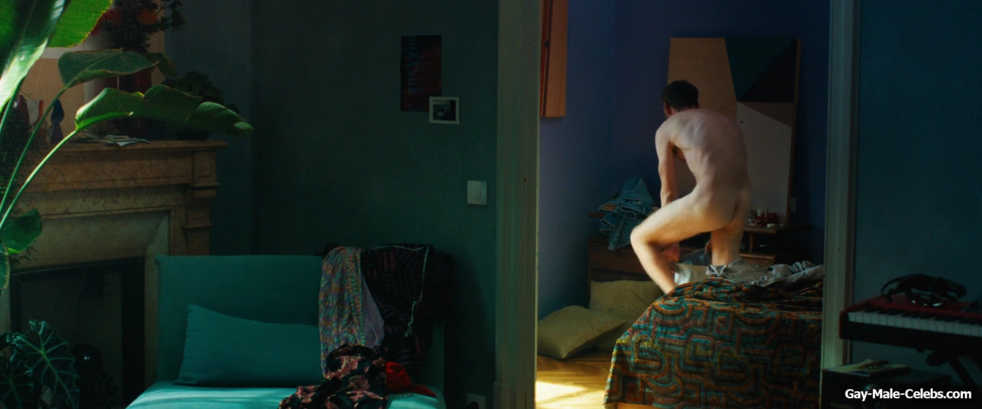 Jamie Bell Nude Butt and Underwear Scenes in Rosebush Pruning