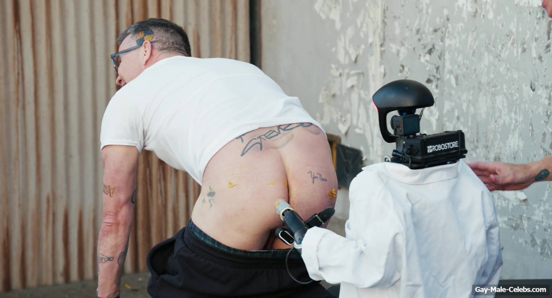 Steve-O Frontal Nude and Anal Fingering Scene in Jackass Best And Last