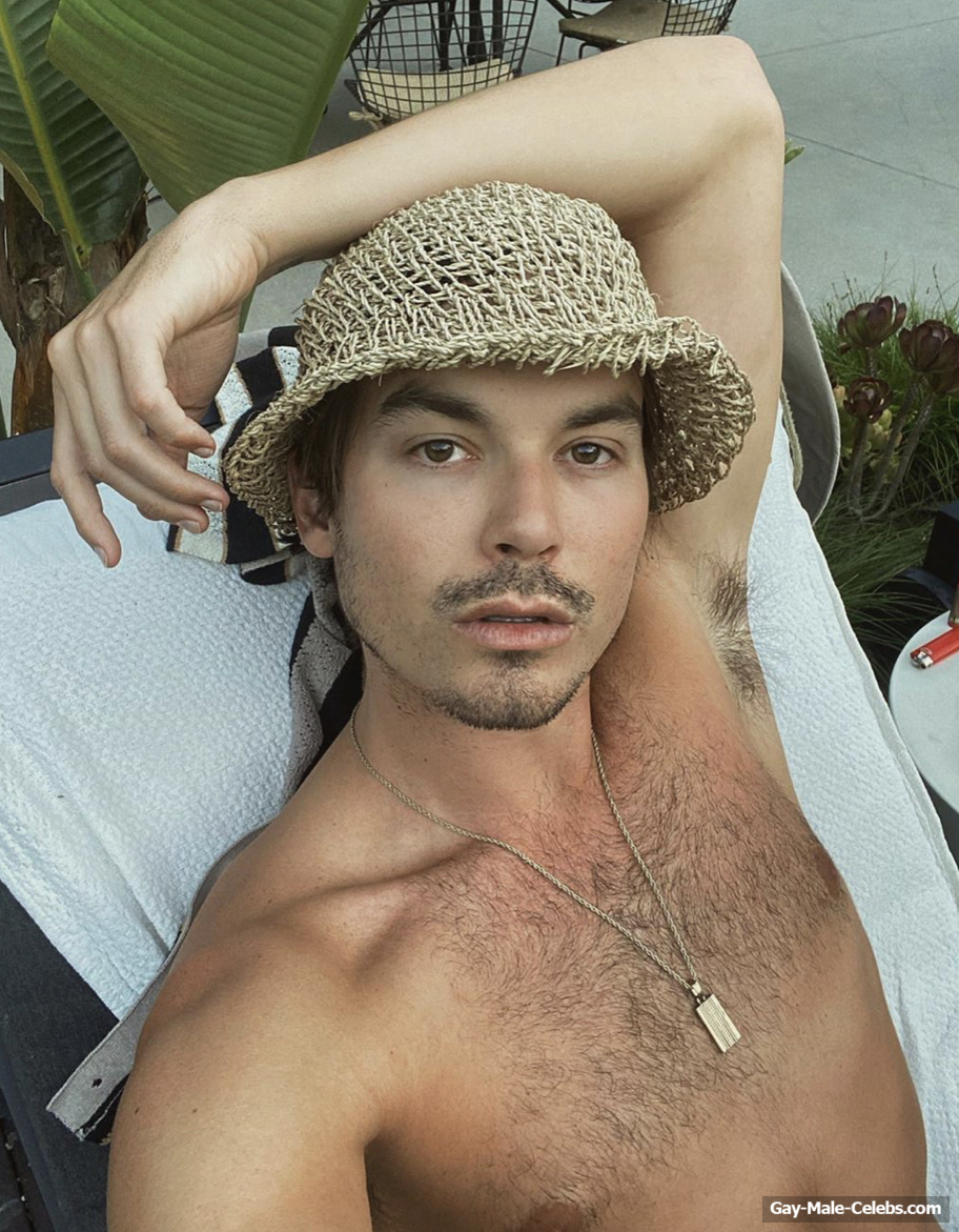 Tyler Blackburn Cut Cock Slip and Nude Photos