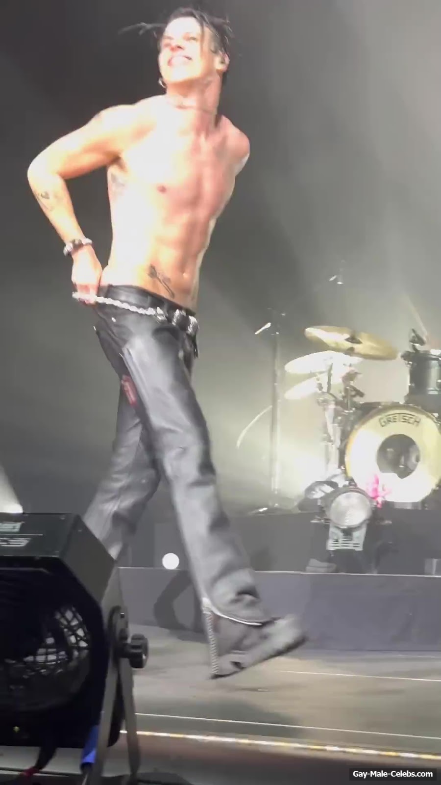 Yungblud Ass Slip Moment At The Concert