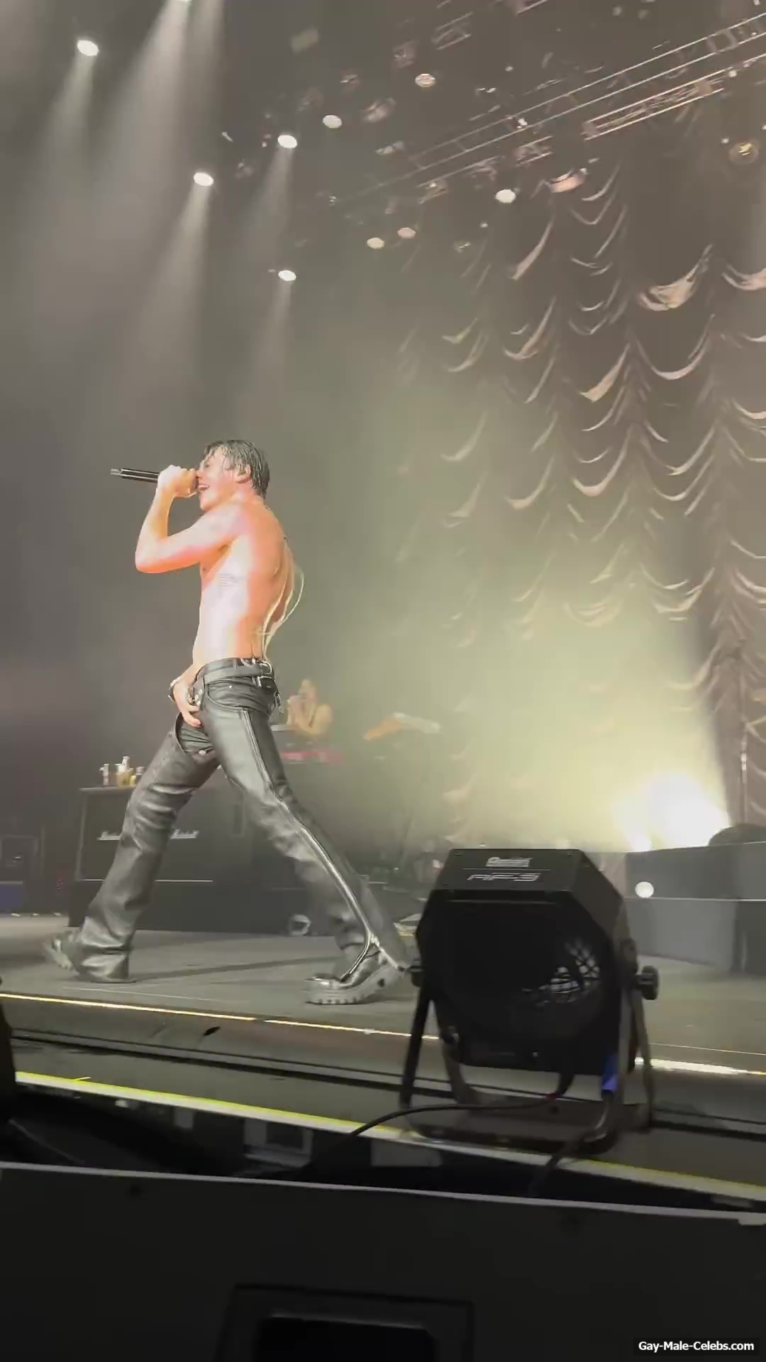 Yungblud Ass Slip Moment At The Concert