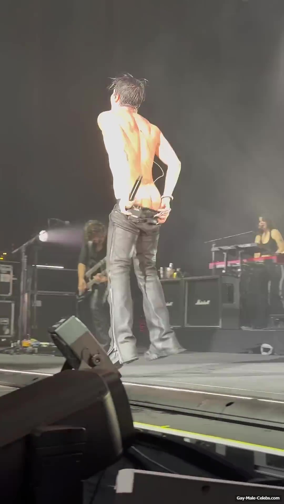 Yungblud Ass Slip Moment At The Concert