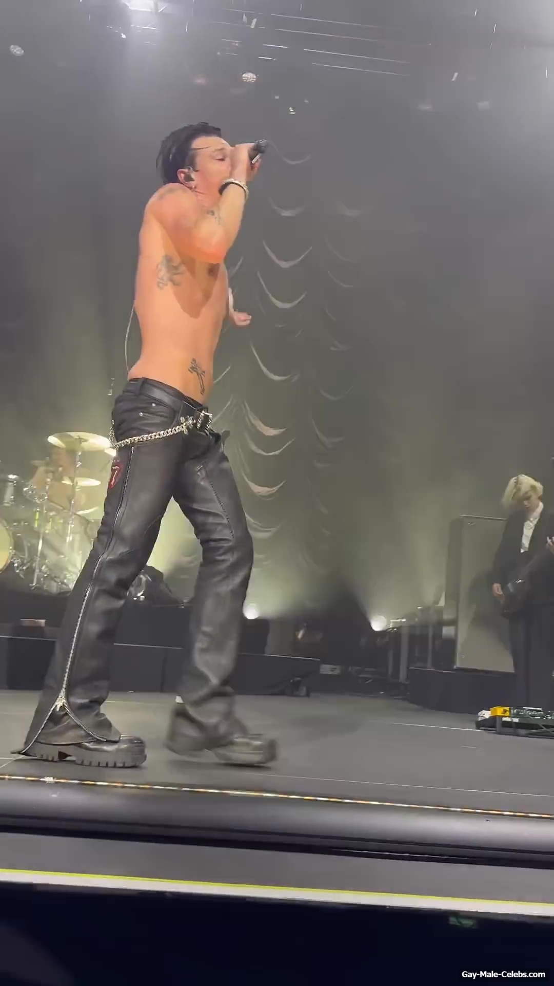 Yungblud Ass Slip Moment At The Concert