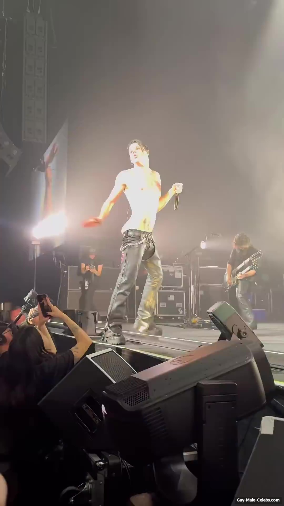 Yungblud Ass Slip Moment At The Concert