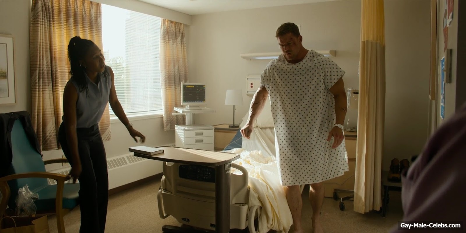 Alan Ritchson Exposed Bare Ass in Reacher