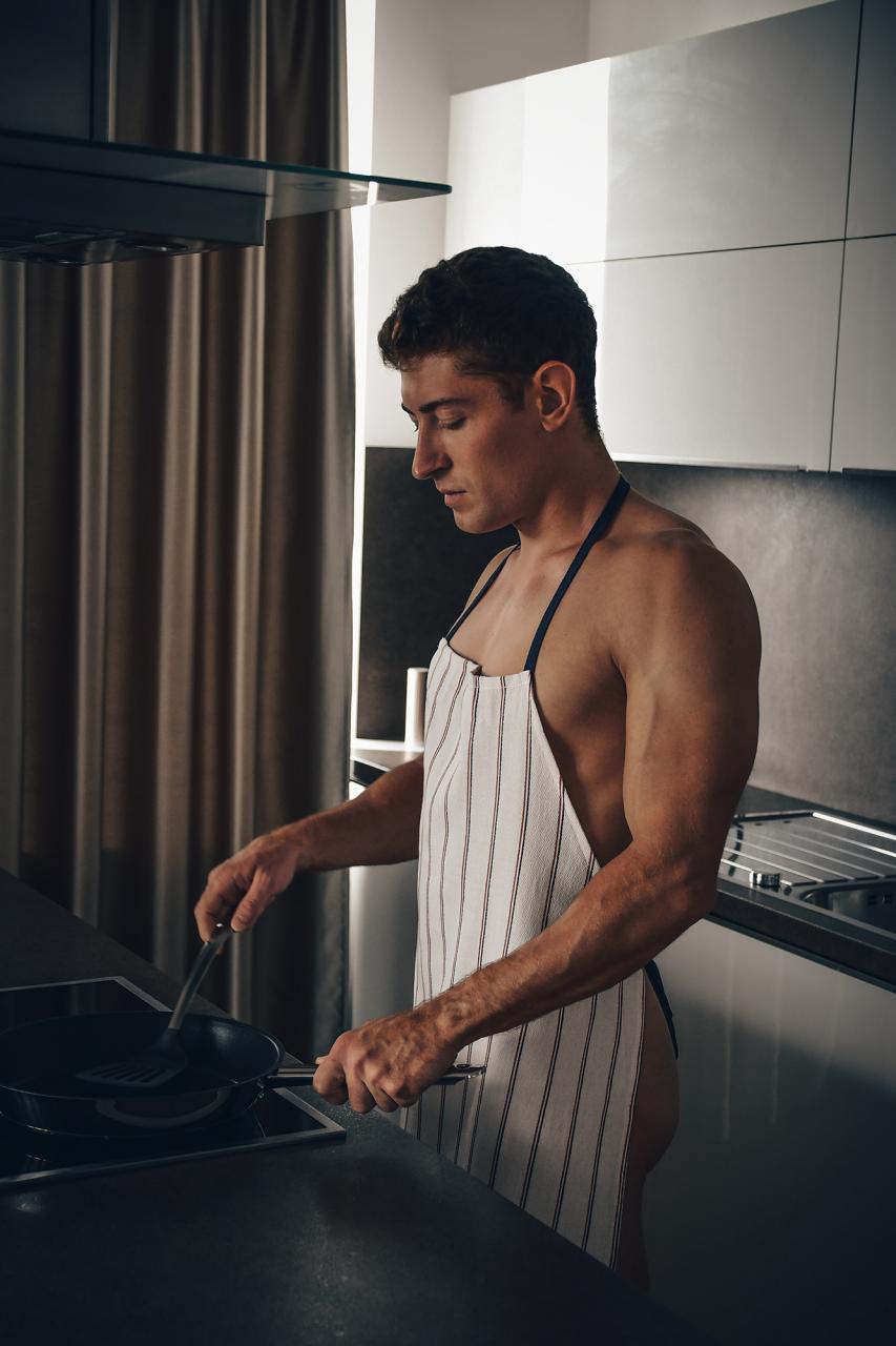 A naked chef
