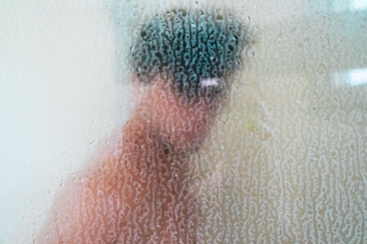 A Sensual Shower with Carlos Effort