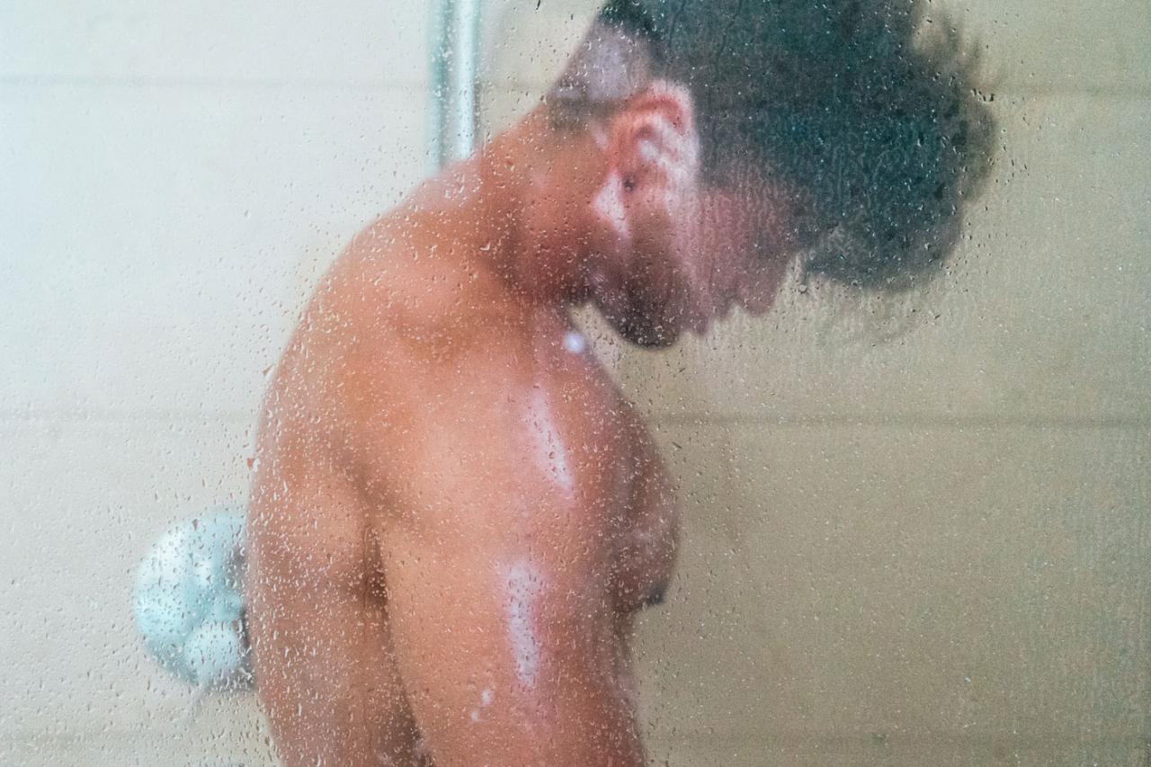 A Sensual Shower with Carlos Effort